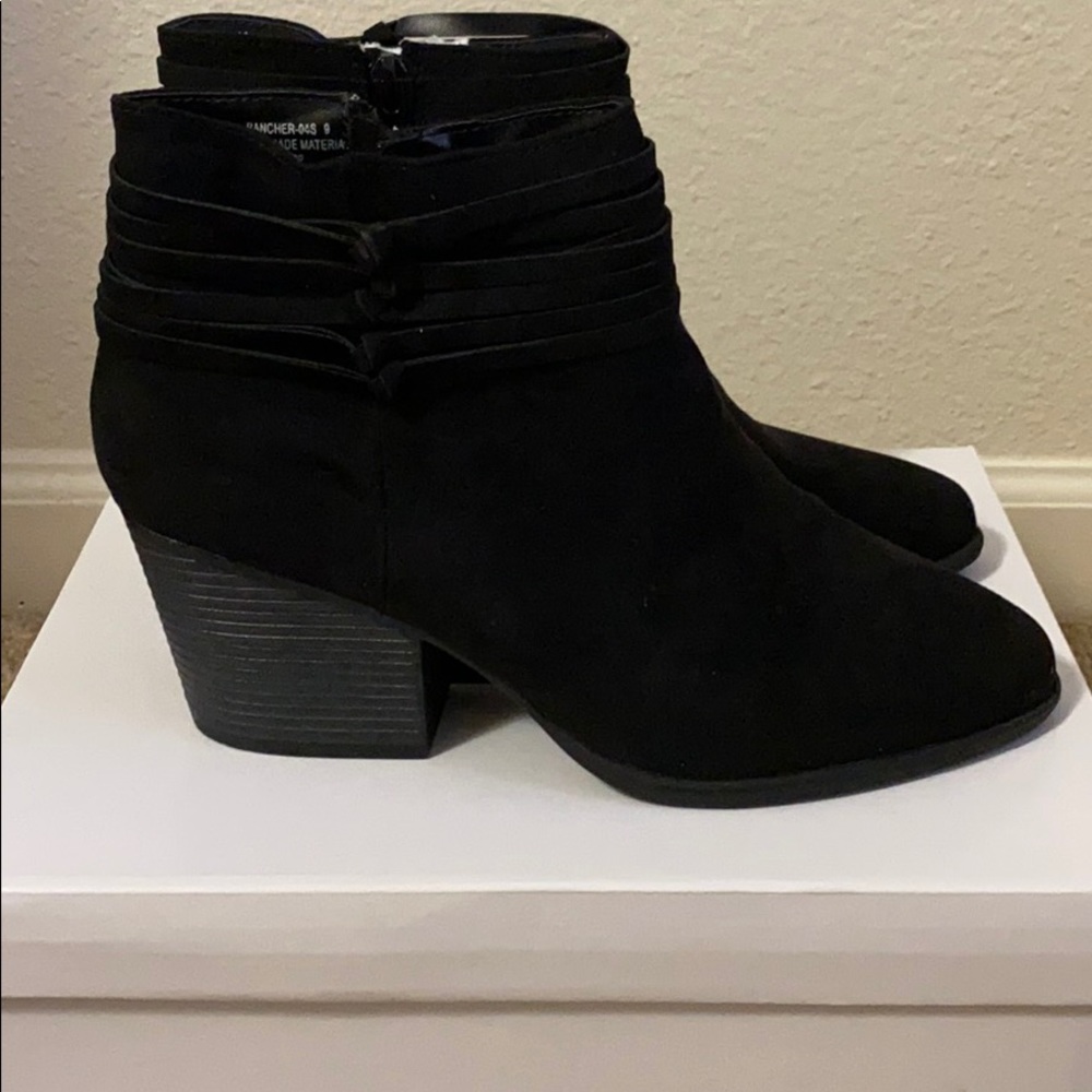 Bamboo black booties size 9
